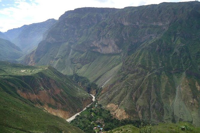 2 Day 1 Night Trek / Colca Canyon - The three-hour descent into Colca Canyon