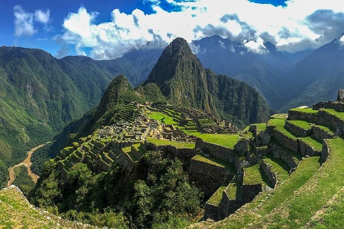 2 Day Hiking Short Inca Trail to Machu Picchu - Wiñay Wayna gives the hike its character