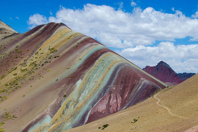 2-Day Machu Picchu and Rainbow Mountain Tour (Small group or Private) - Guides, vehicles, and group size