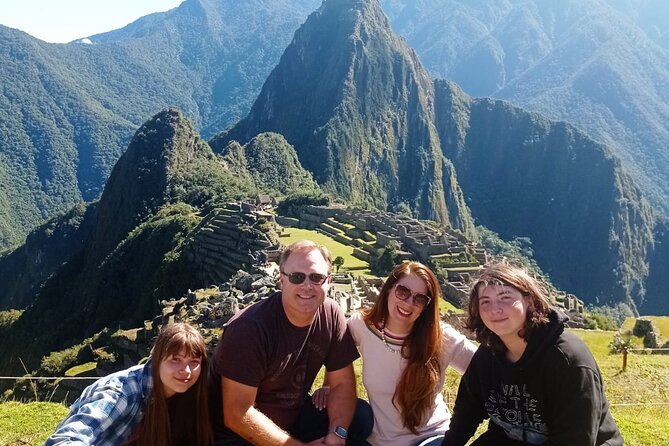 2-Day Machu Picchu Tour by Expedition Train or Voyager Train - The 1-hour-40-minute train to Aguas Calientes