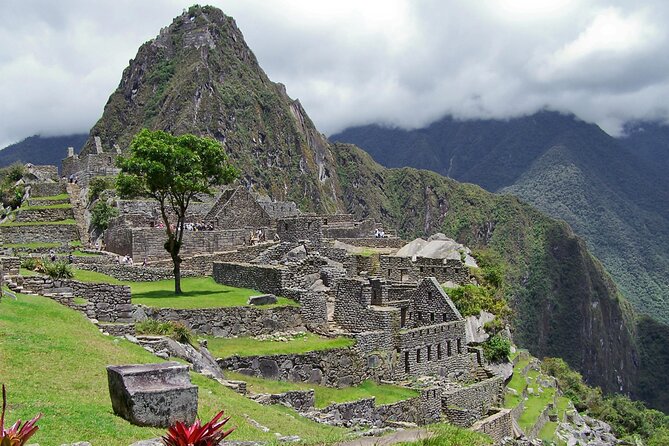 2-Day Sacred Valley & Machu Picchu Tour by Train from Cusco - A generous buffet at Restaurante Tunupa