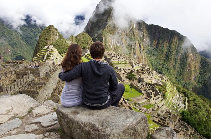 2-Day Short Inca Trail Hike to Machu Picchu - Entering through the Sun Gate