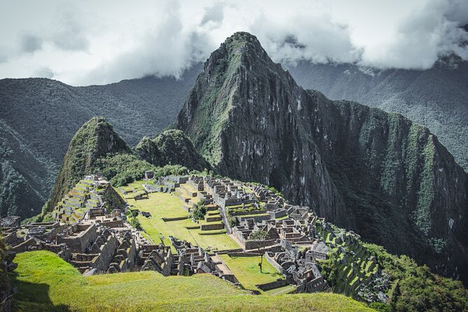 2-Day Tour of the Sacred Valley and Machu Picchu by Train - Day 2: The early bus to Machu Picchu