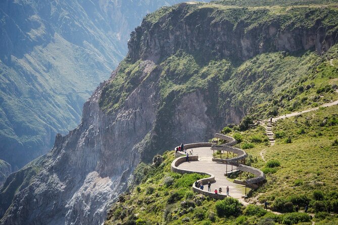 2 Days Colca Canyon Tour with Transfer to Puno - Day 2: Yanque and the morning at Condor Cross
