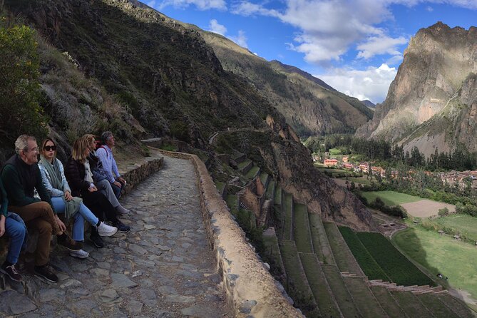 2 Days Sacred Valley Private Tour and Sunrise in Machu Picchu - Early morning buses lead to the Machu Picchu entrance