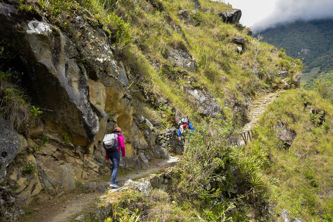 2 Days Shared Inca Trail to Machu Pichu - Day one: from kilometer 104 to Wiñay Wayna