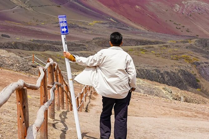 3 Days Tour in Machu Picchu at Sacred Valley and Rainbow Mountain - Guides, communication, and group size