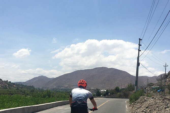 3 Hour Congata Rover Biking Ride Tour in Arequipa - An easy downhill start with mountain views