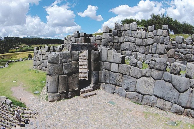4-Day: All Included Excursion City Tour, Sacred Valley & MachuPicchu - Day 1: Cusco sights from Korikancha to Tambomachay