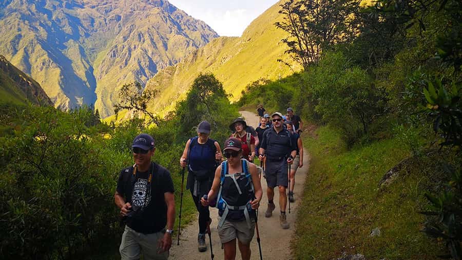 4 days/3 nights: Inka Jungle Trek to Machu Picchu - Day 1: Málaga Pass biking and the road to Santa María