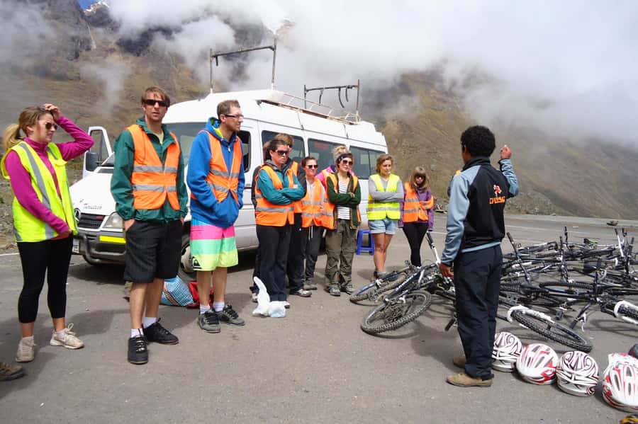 4 Days Inca Jungle Adventure to Machu Picchu - Day 3: Zip-lines, the Hydroelectric Station, and the railway to Aguas Calientes