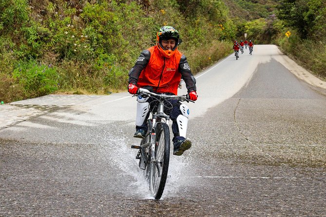 4 Days Inca Jungle to Machu Picchu Standard - Day one: Abra Málaga to the jungle by bike and river