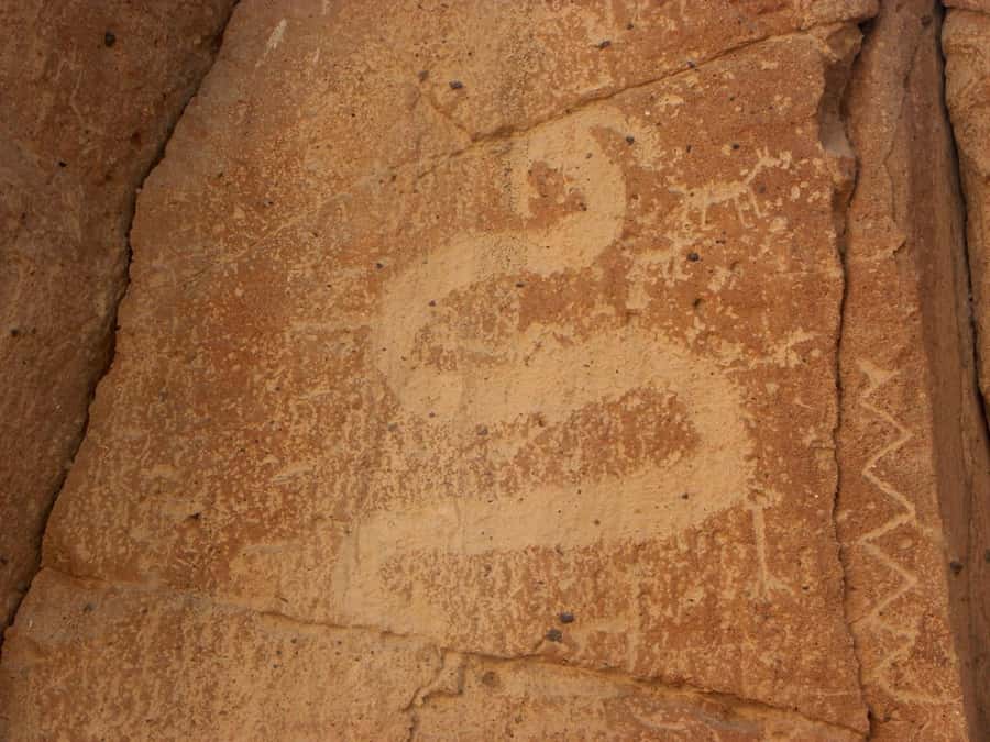 4-hour excursion: Ruta del Sillar with Hiking in Culebrillas - Walking into Culebrillas Canyon