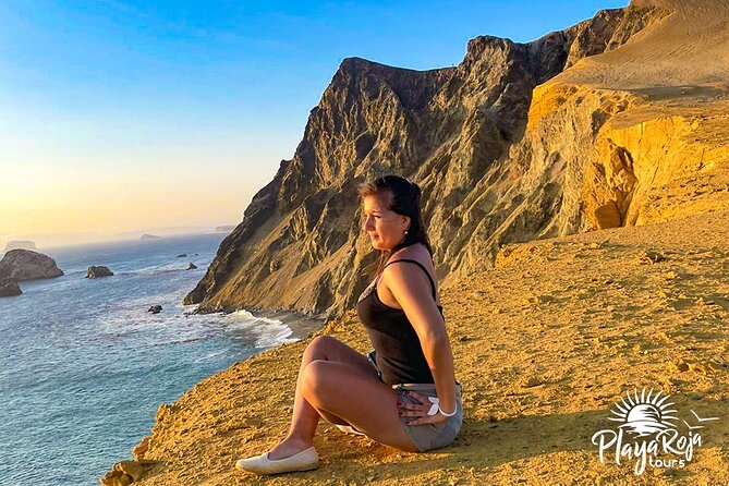 4 Hrs GOLDEN SHADOWS TREK in Paracas National Reserve - The final descent deserves your full attention