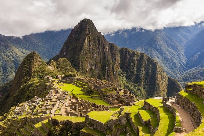 5-Day Private Tour to Cusco Sacred Valley and Machu Picchu - Day 1: Cusco Airport, an Andean zoo, and Pisaq