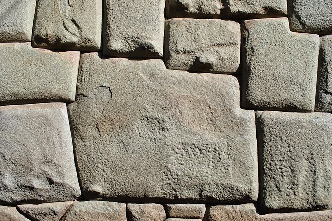 7-Day Lima and Cusco Tour with Sunrise at Machu Picchu - Day 3: Flying to Cusco and meeting the Inca capital