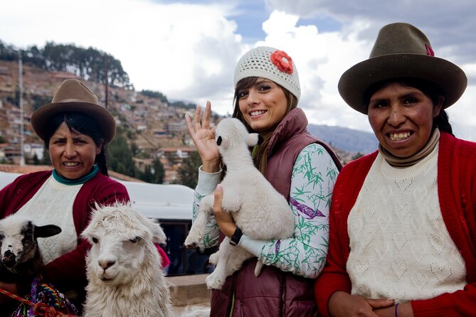 8-Day Best of Cusco: Inca Valley, Machu Picchu & Rainbow Mountain - Day 2: Cusco begins at the market and Qorikancha