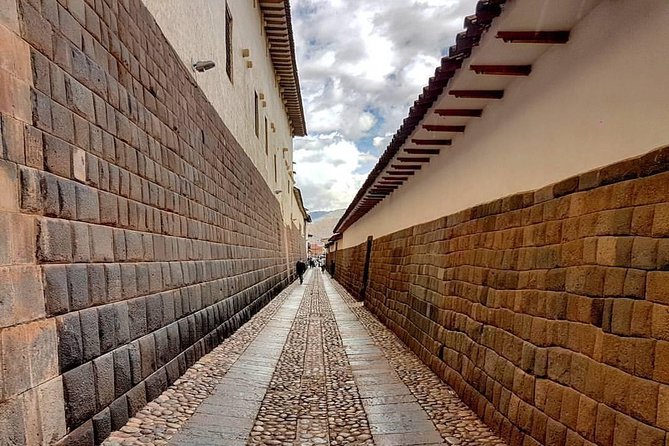 8 Days - Cusco || Sacred Valley || MachuPicchu || Rainbow Mountain ||Queswachaka - Day 1: Qorikancha and the Four Hillside Sites