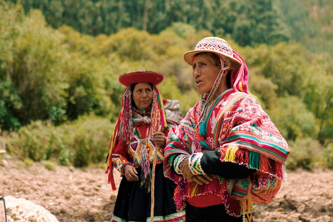 Alpaca Walk & Natural Dye Tour: A Memorable Full Day Experience - Pachamanca lunch with local flavor