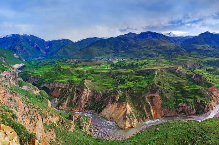 Arequipa: 2-Day Colca Canyon Classic Tour return to Arequipa - Day one: from Arequipa to the high Andean plateau
