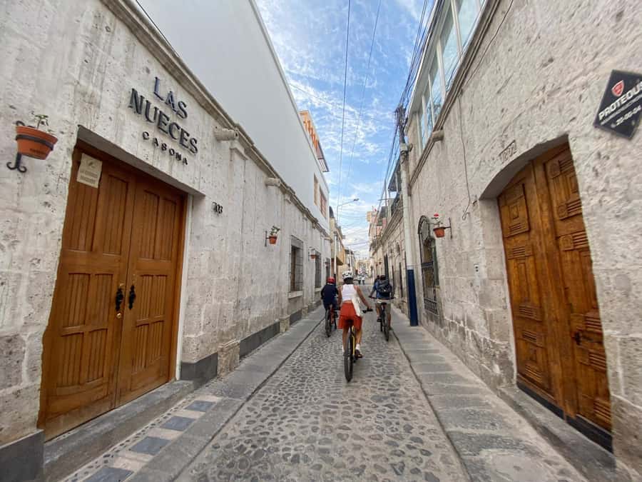 AREQUIPA BIKING CITY TOUR - Plaza de Armas and the white-stone center