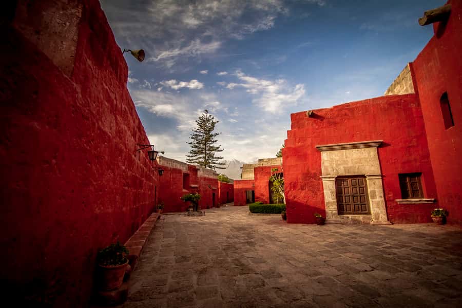 Arequipa: City Tour and Santa Catalina Monastery - The guide can make or break the morning