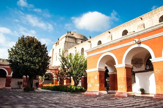 Arequipa, Historic and Colonial City and Santa Catalina Monastery - Plaza de Armas and the Basilica Cathedral