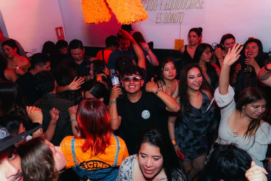Arequipa: Pub Crawl with Skip-The-Line Access and Drinks - Finishing at a nightclub
