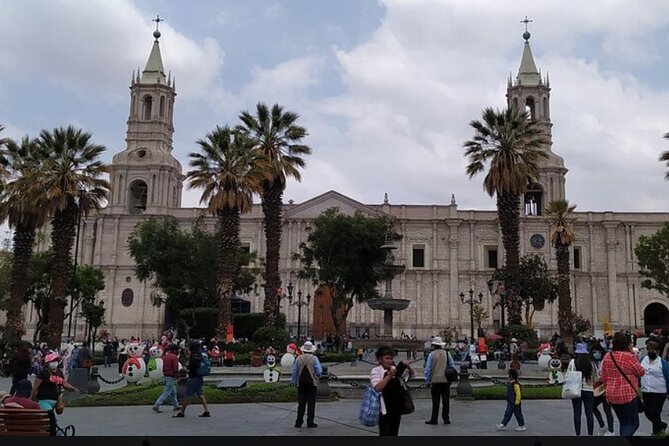 Arequipa Tasting Tour - Plaza de Armas and Arequipa’s earthquake story