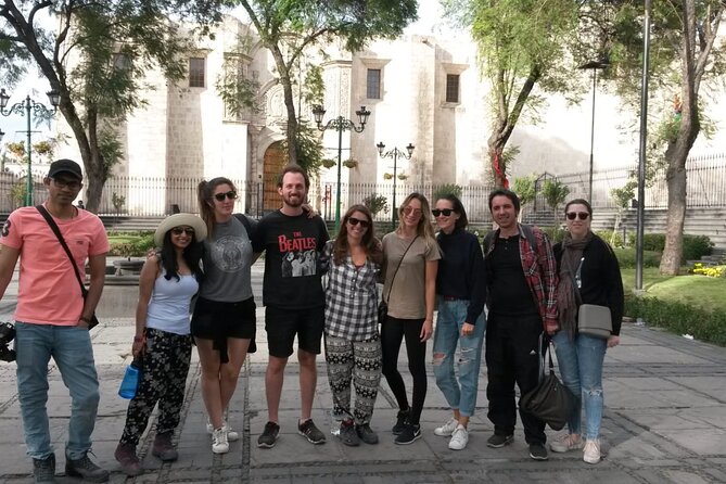 Arequipa Walking Tour city center and drinks experience - Fundo El Fierro and its old colonial street plan