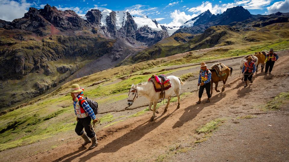 Arrive before the crowd to the Mountain in private service - What the $129 price really covers
