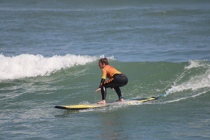 Beginner Surf Lesson in Lima, Perú - One hour in the Pacific with an instructor nearby
