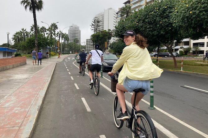 Bike Tour Lima | Ride along Miraflores & Barranco - Finishing along the Miraflores boardwalk