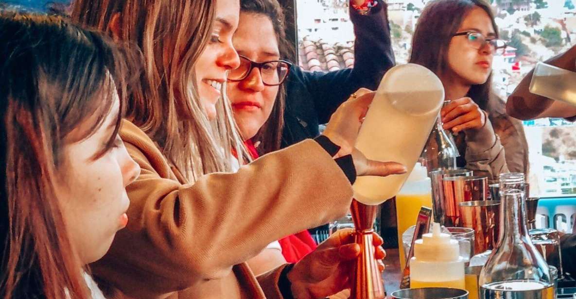 BUS 180 CUSCO - The Pisco Sour demonstration at the restobar