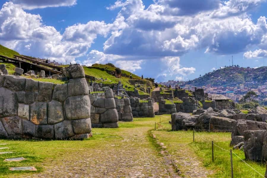 City Tour Cusco Qoricancha Sacsayhuaman y Tambomachay - Sacsayhuaman and the huge stones above Cusco