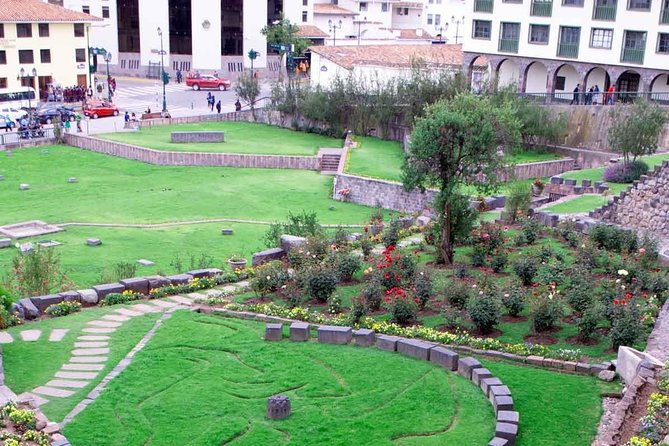 City Tour Cusco with Pisco Sour classes (Half day) - Qenqo’s carved stones and underground passages