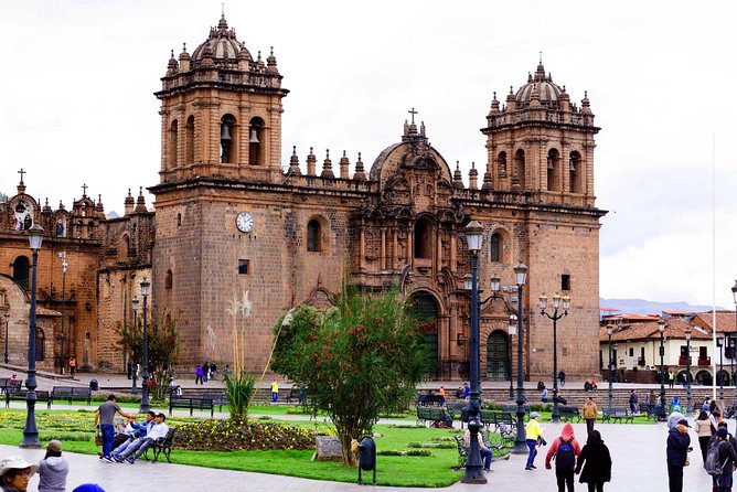 City Tour Cusco with Pisco Sour classes (Half day) - Starting in the Plaza de Armas and entering the Cathedral