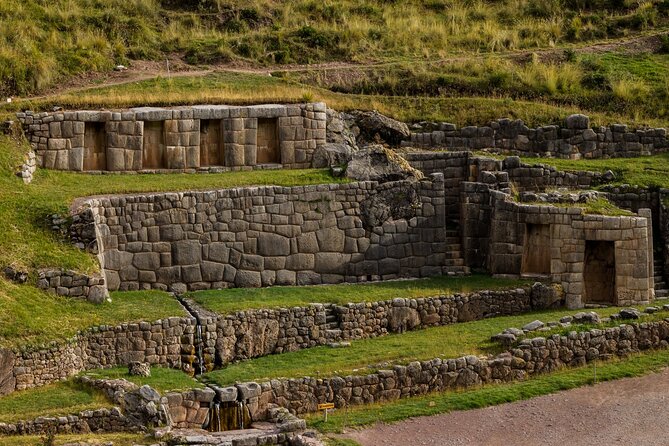 City tour in Cusco. - Puca Pucara and Tambomachay complete the circuit