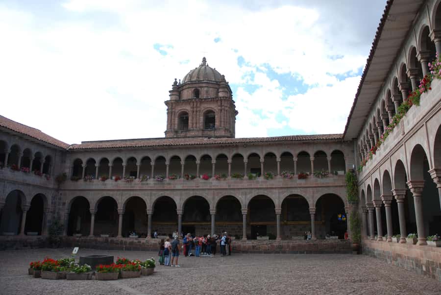 City Tour in Cusco: Qurikancha and Sacsayhuaman - Qenqo, a smaller site with a more intimate feel