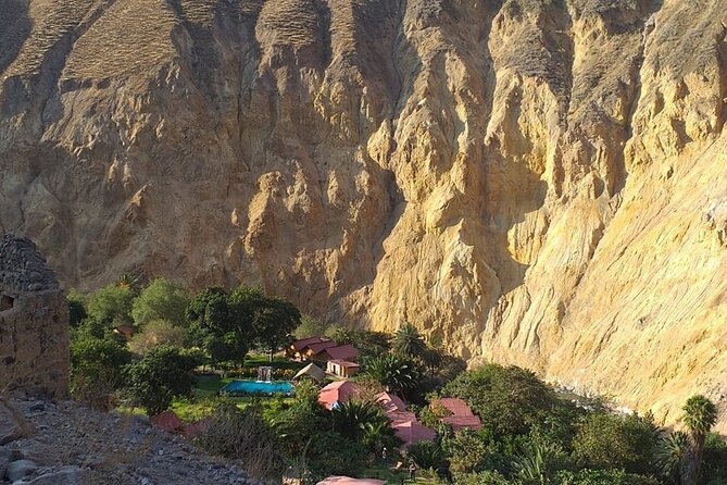 Colca Trek - 2 Days Tour - The 1,300-meter descent to the Colca River