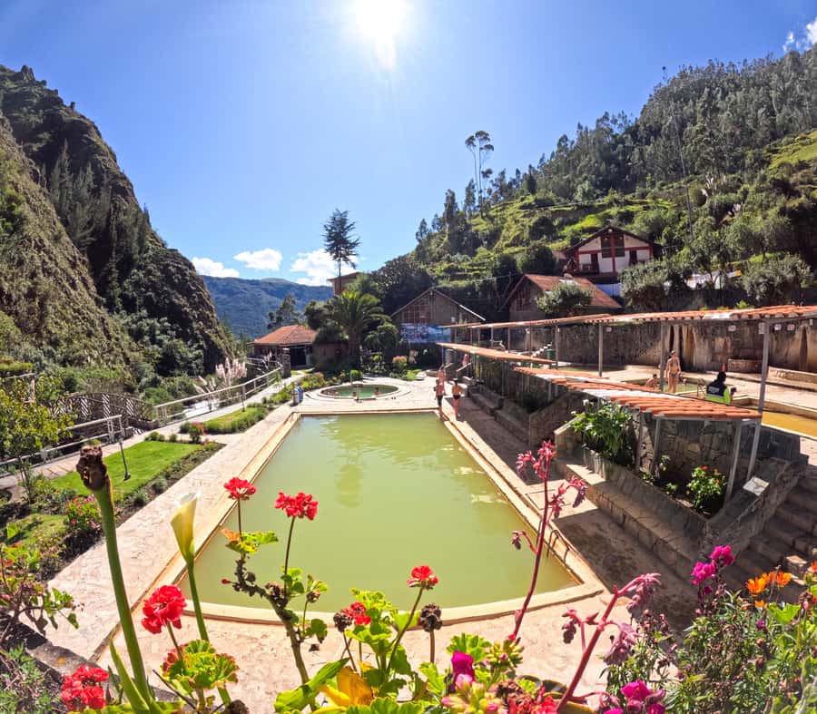 Cusco: 4-Day Lares Trek to Machu Picchu with Panoramic Train - Food, Guides, and Group Experience
