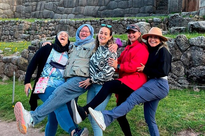 Cusco 7 days Tour in Machu Picchu, Humantay Lake and Vinicunca - Guides, communication, and group size
