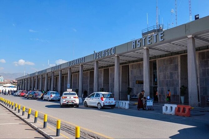 Cusco Airport Pickup and Transfer - Choosing a sedan, crossover, or van