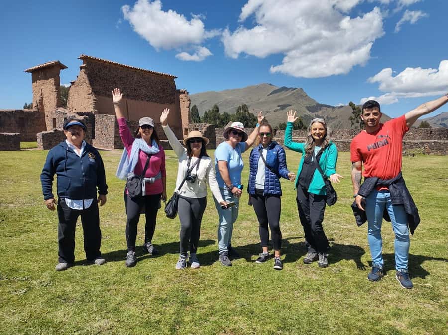 Cusco: Bus Turistico Puno Cusco con Tour y Buffet - The Pukara Lithic Museum