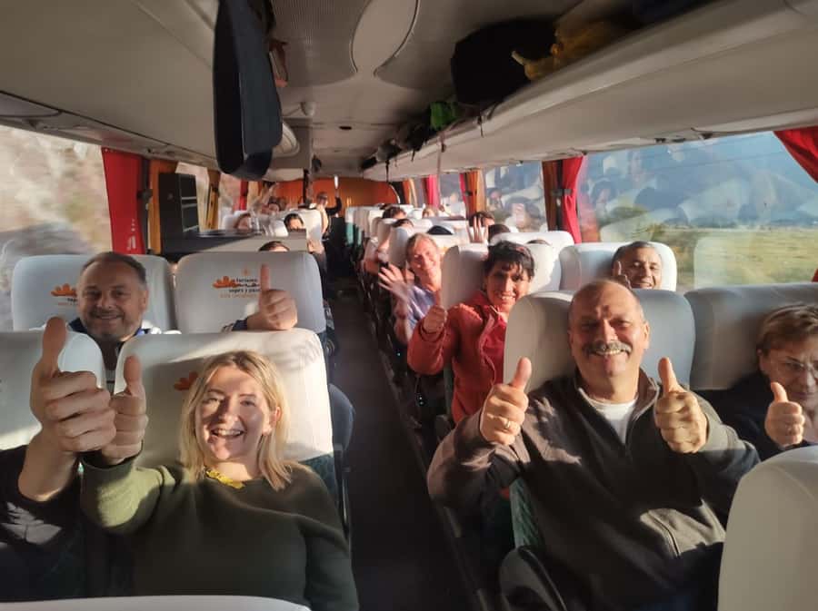 Cusco: Bus Turistico Puno Cusco con Tour y Buffet - Buffet lunch in Sicuani