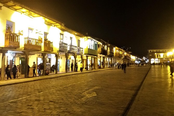 Cusco by Night: Walking tour, Pisco Sour Lesson, Dinner - Plaza de Armas: Cusco’s best starting point