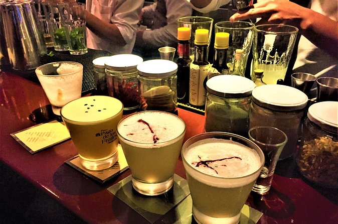 Cusco by Night: Walking tour, Pisco Sour Lesson, Dinner - San Blas after dark