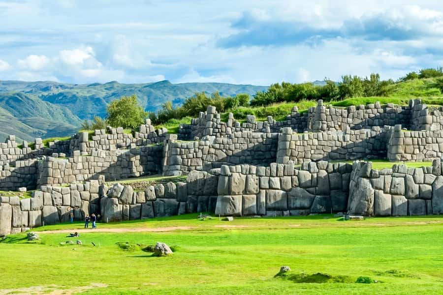 Cusco: City and Nearby Ruins 5-Hour Guided Tour - Sacsayhuaman and the enormous fitted stones