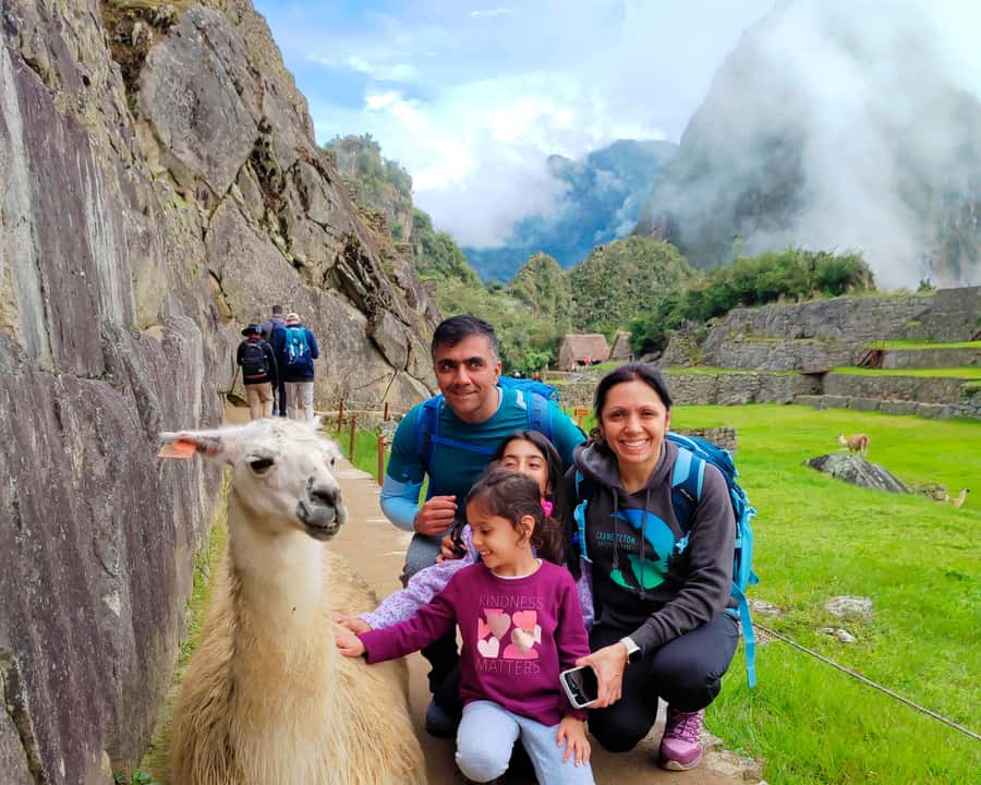CUSCO: Full Day All Included Private Machu Picchu Experience - Aguas Calientes and the wait before the mountain bus