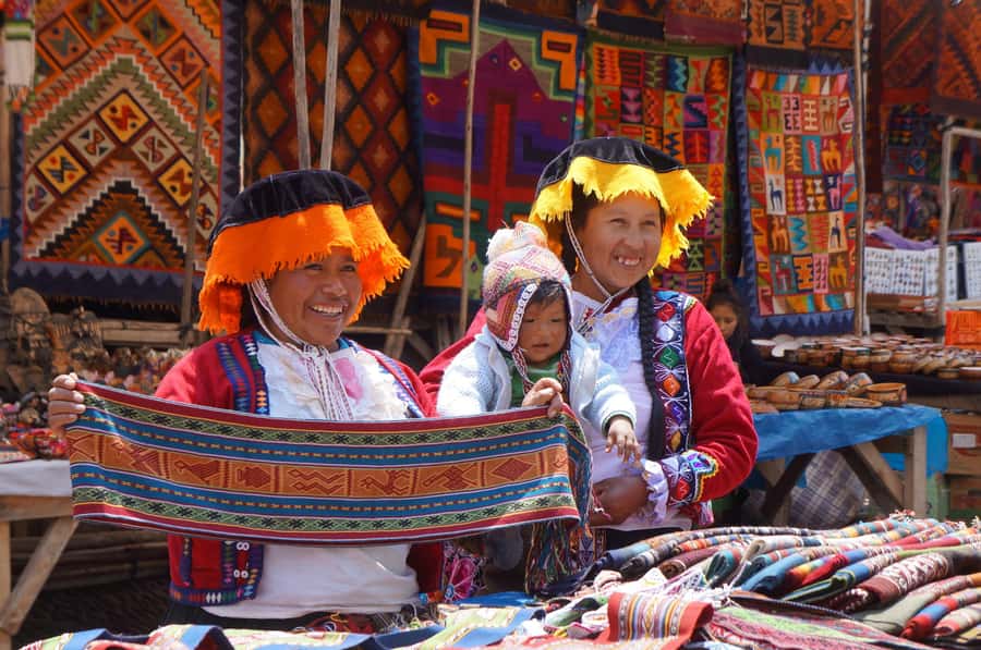 Cusco: Full-Day Sacred Valley and Maras Tour - Písac ruins and a colorful craft market